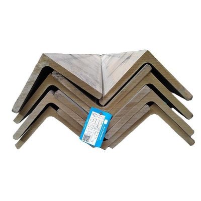 Stalen hoeken 100x100 voor constructies Tolerantie ± 1%